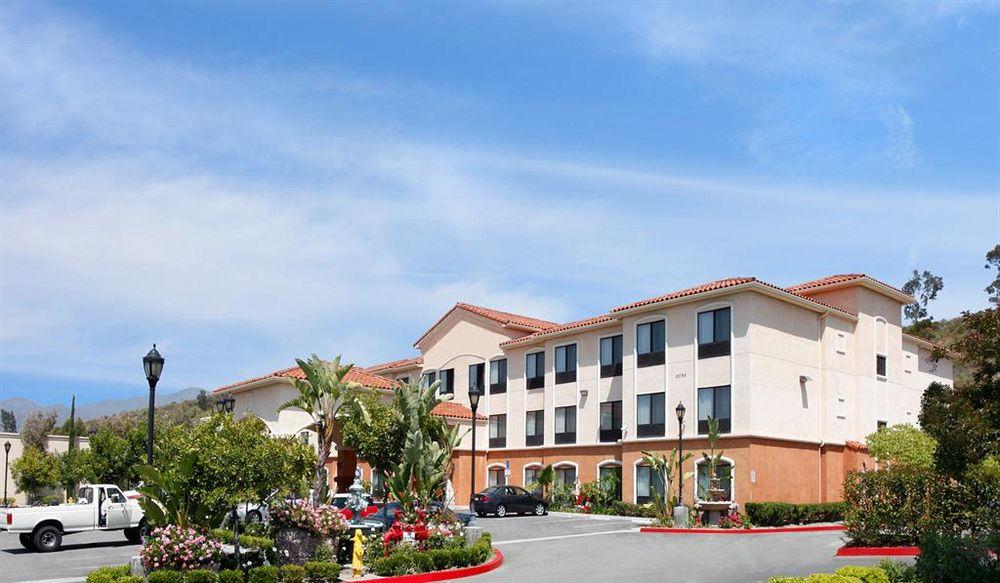 Holiday Inn Express & Suites - Lake Forest, An Ihg Hotel Exterior foto