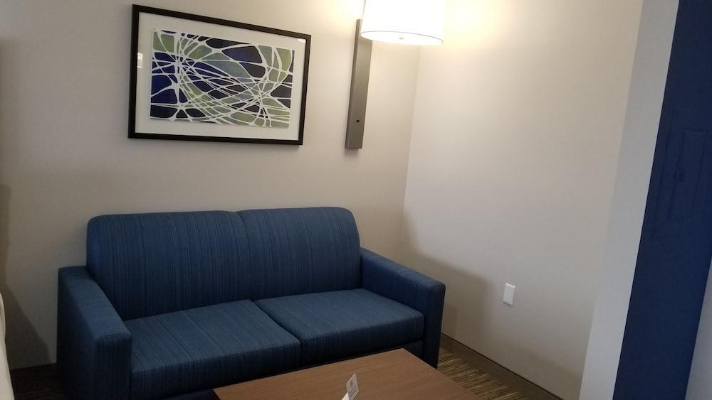 Holiday Inn Express & Suites - Lake Forest, An Ihg Hotel Exterior foto