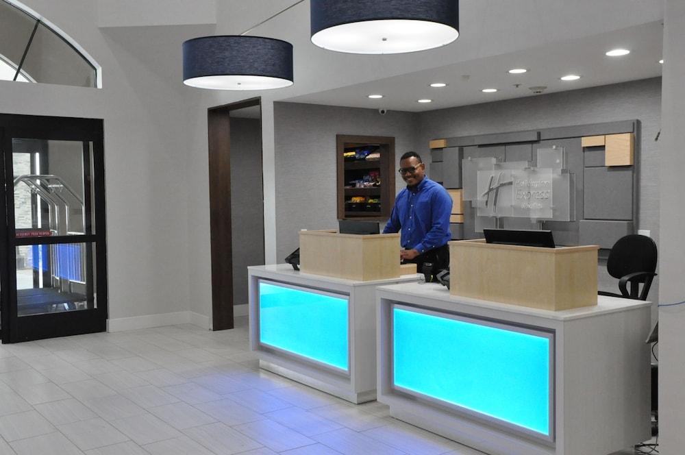 Holiday Inn Express & Suites - Lake Forest, An Ihg Hotel Exterior foto